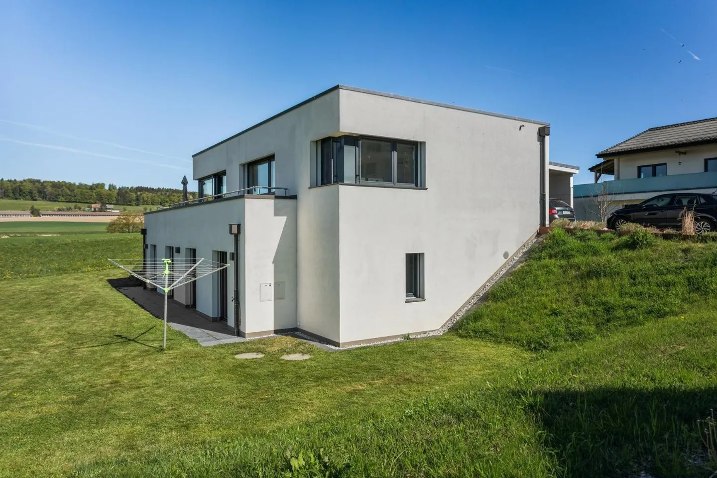 Villa Solaris -- Moderne Eleganz, durch Licht durchflutet - Foto 3 von 13