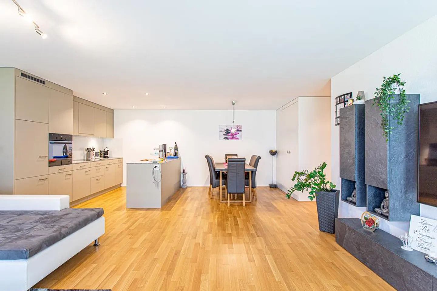 APPARTEMENT 3.5 PIÈCES LUMINEUX ET MODERNE - Photo 2 sur 10