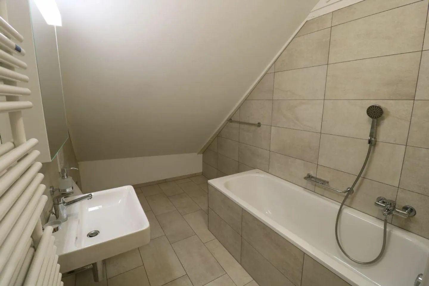 Maisonettewohnung mit grosser Dachterrasse inmitten der Altstadt - Foto 9 von 12
