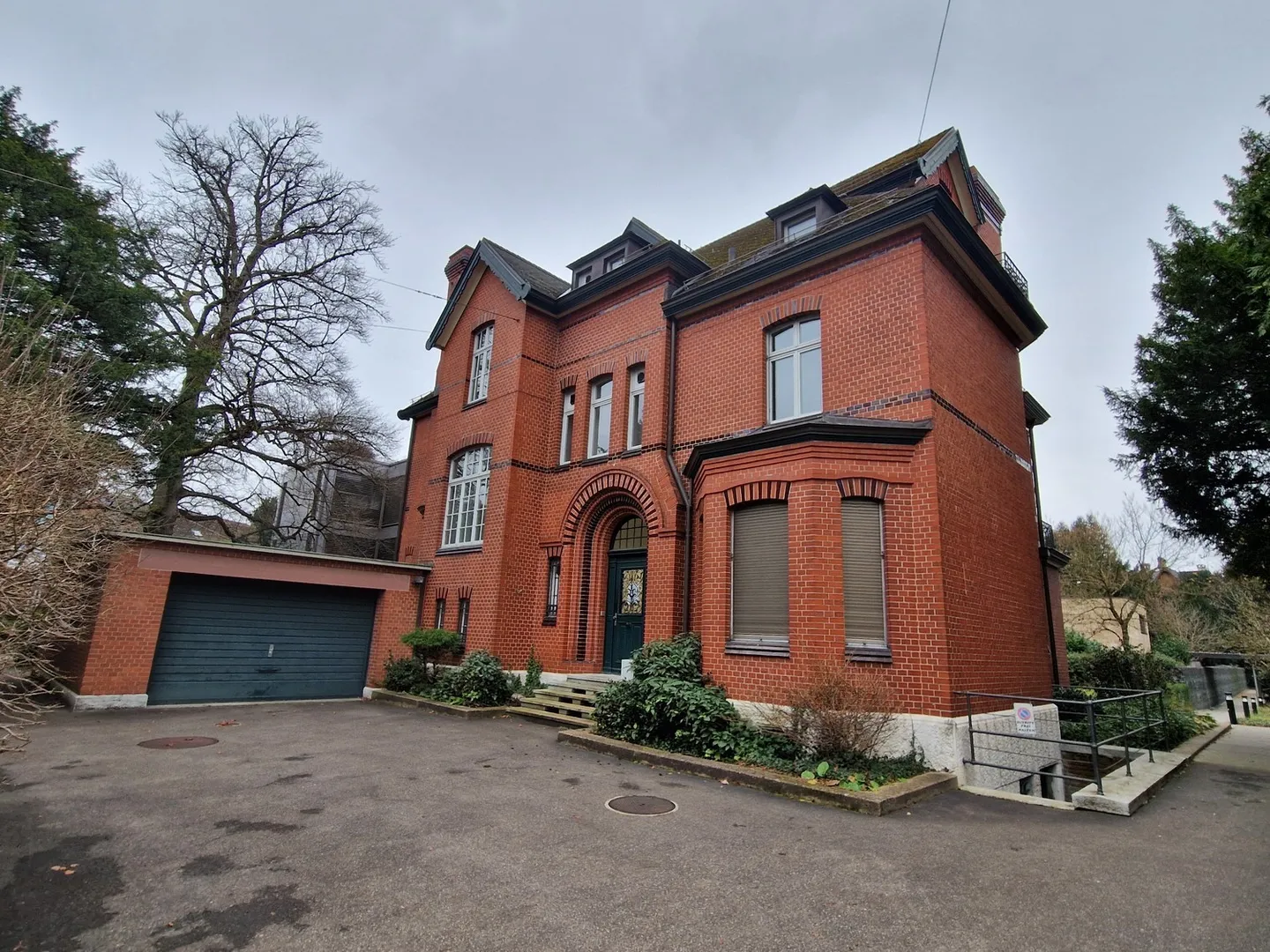 Your discreet company headquarters in a representative building - Photo 1 of 7