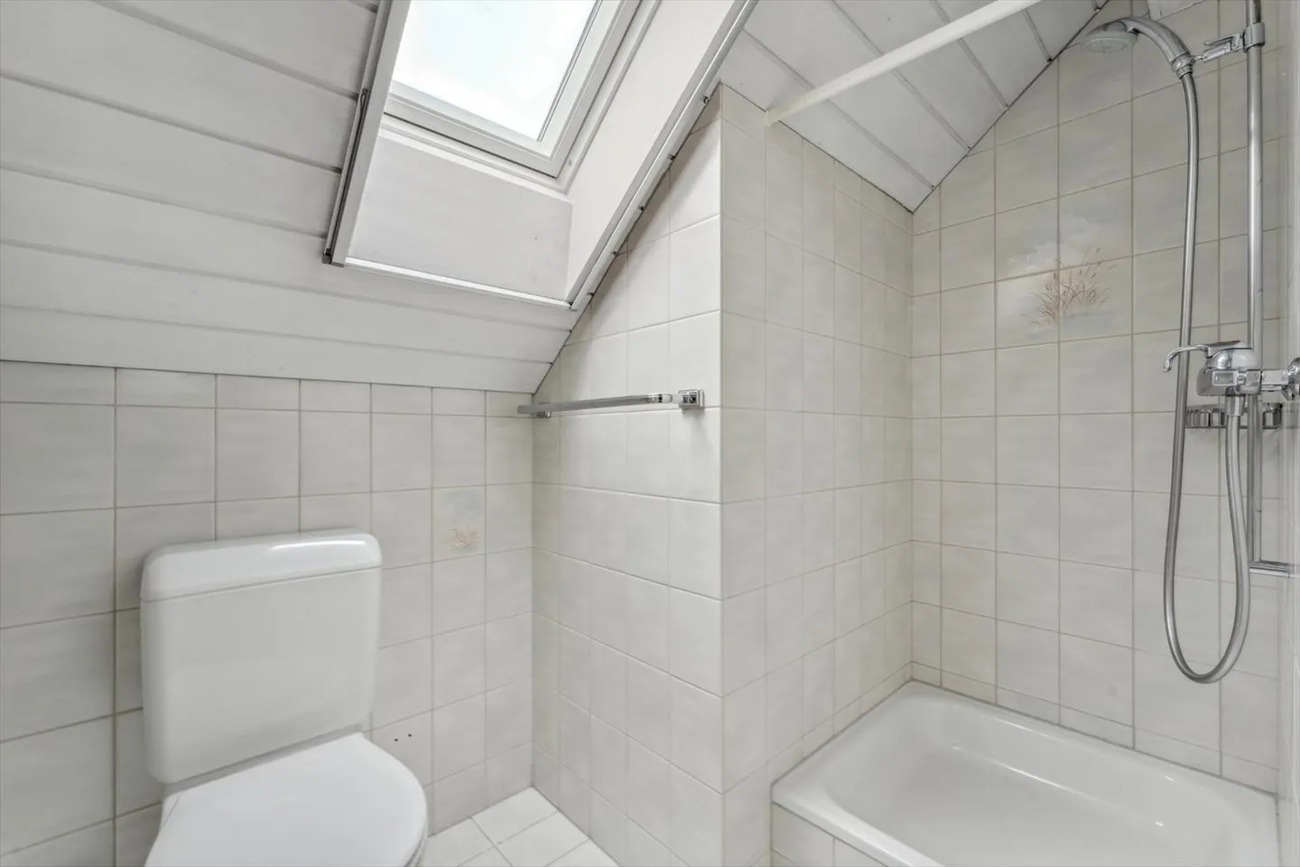 Living on 2 floors - Photo 4 of 10