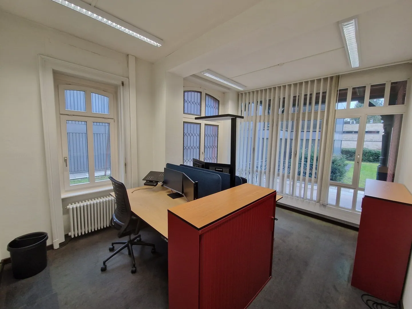 Your discreet company headquarters in a representative building - Photo 3 of 7