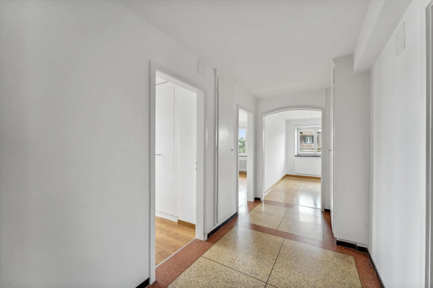 Living on 2 floors - Photo 9 of 10