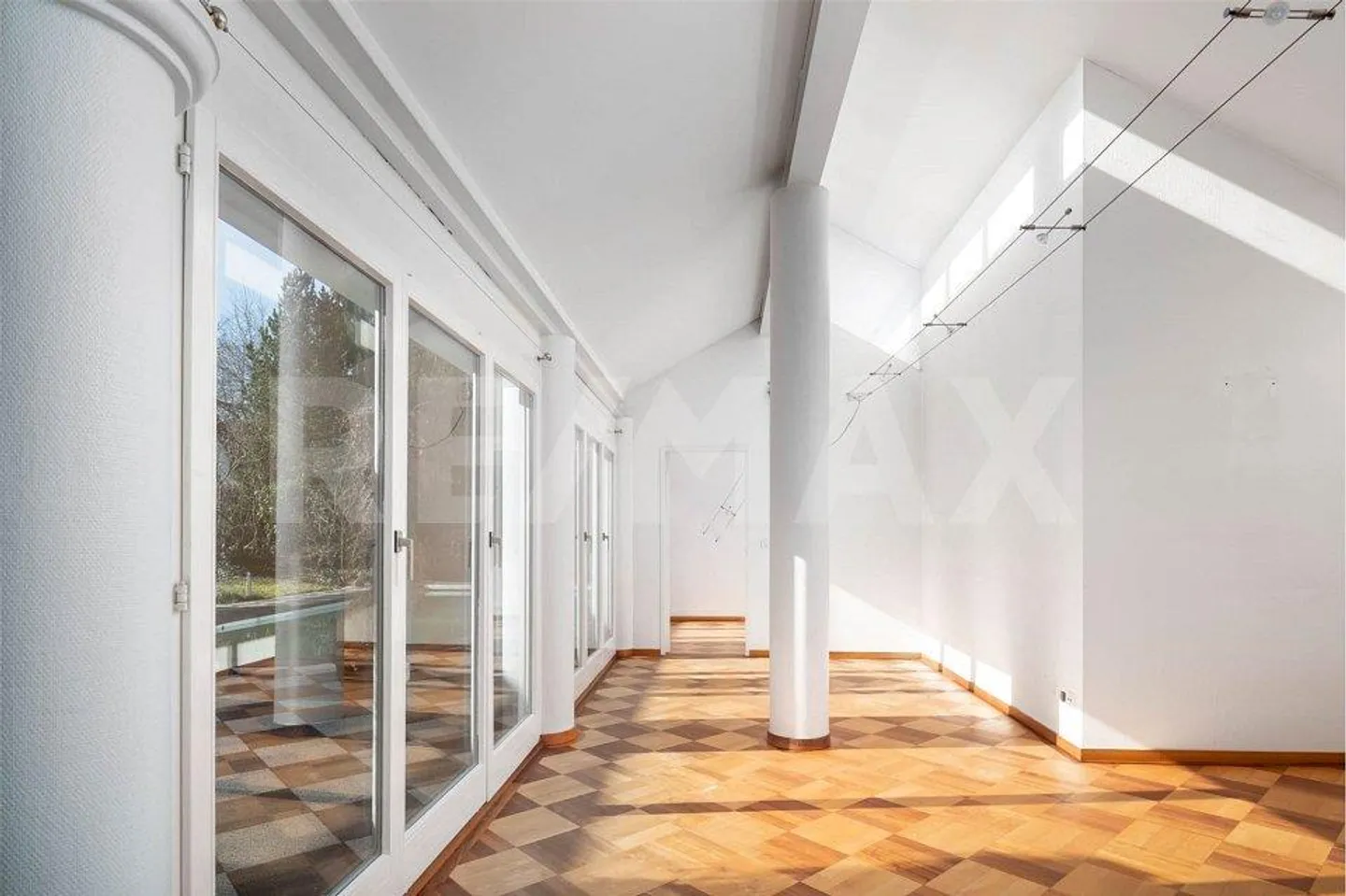 Casa unifamiliare extravagante di 5,5 locali con piscina, sauna e molto spazio - Foto 8 di 13