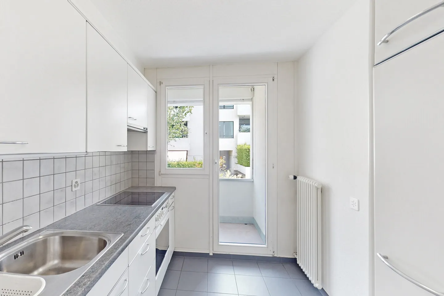 Sunny apartment in beautiful Höngg for 1 year limited - Photo 6 of 8