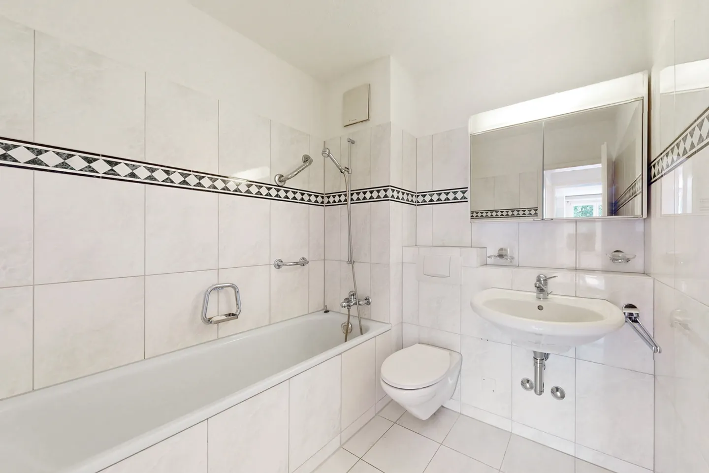 Sunny apartment in beautiful Höngg for 1 year limited - Photo 7 of 8