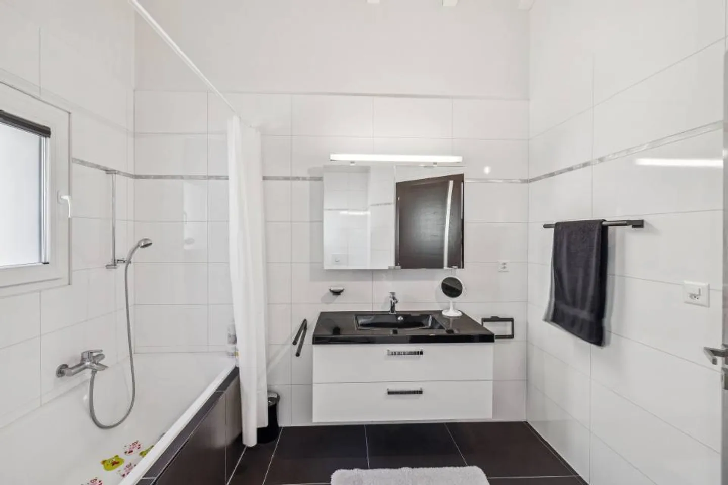 Moderne Villa mit Jacuzzi - Foto 8 von 9