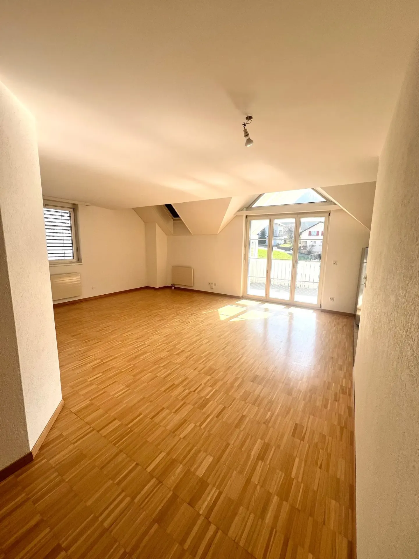 Geräumige Wohnung mit Aussicht - Foto 2 von 25