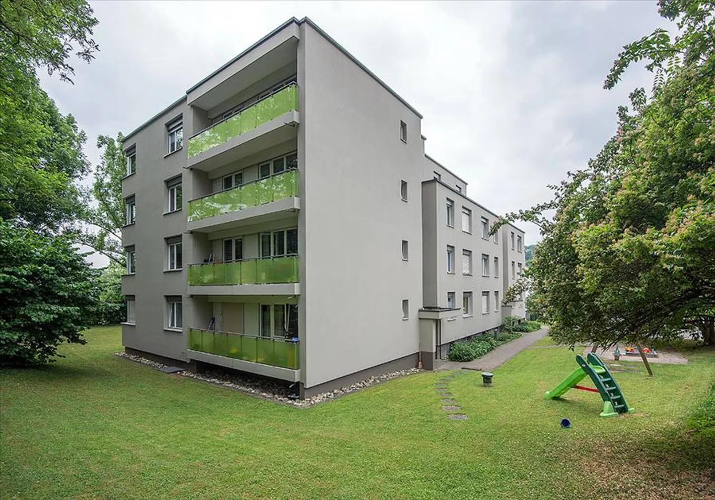Appartement lumineux et moderne dans la verdure - Photo 1 sur 12