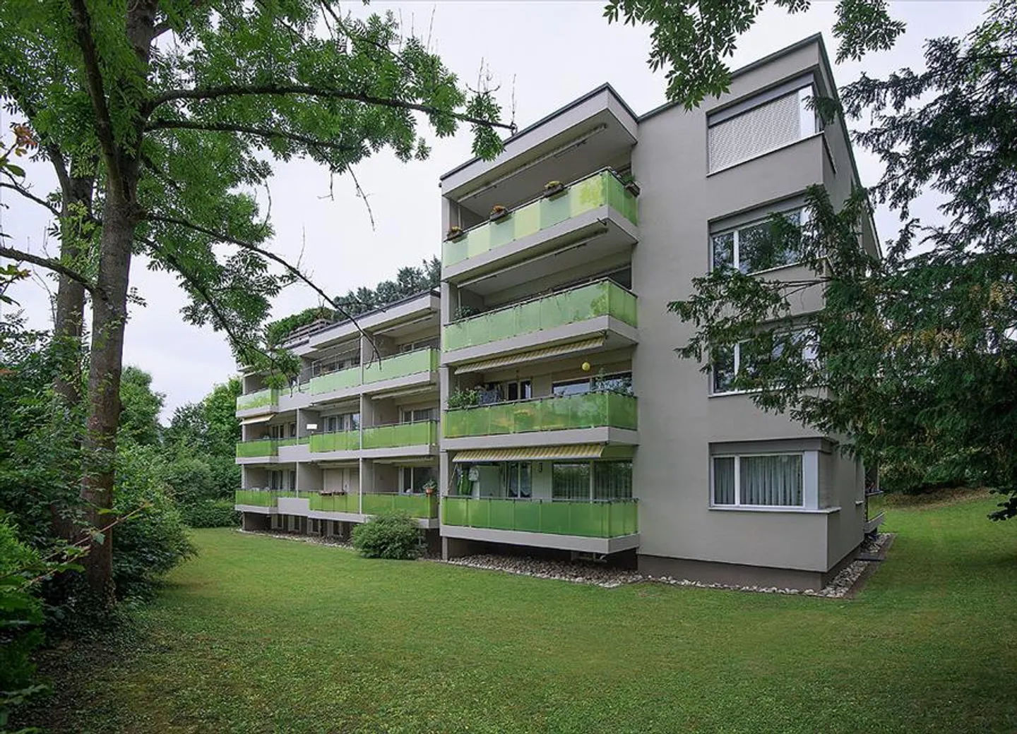 Appartement lumineux et moderne dans la verdure - Photo 2 sur 12