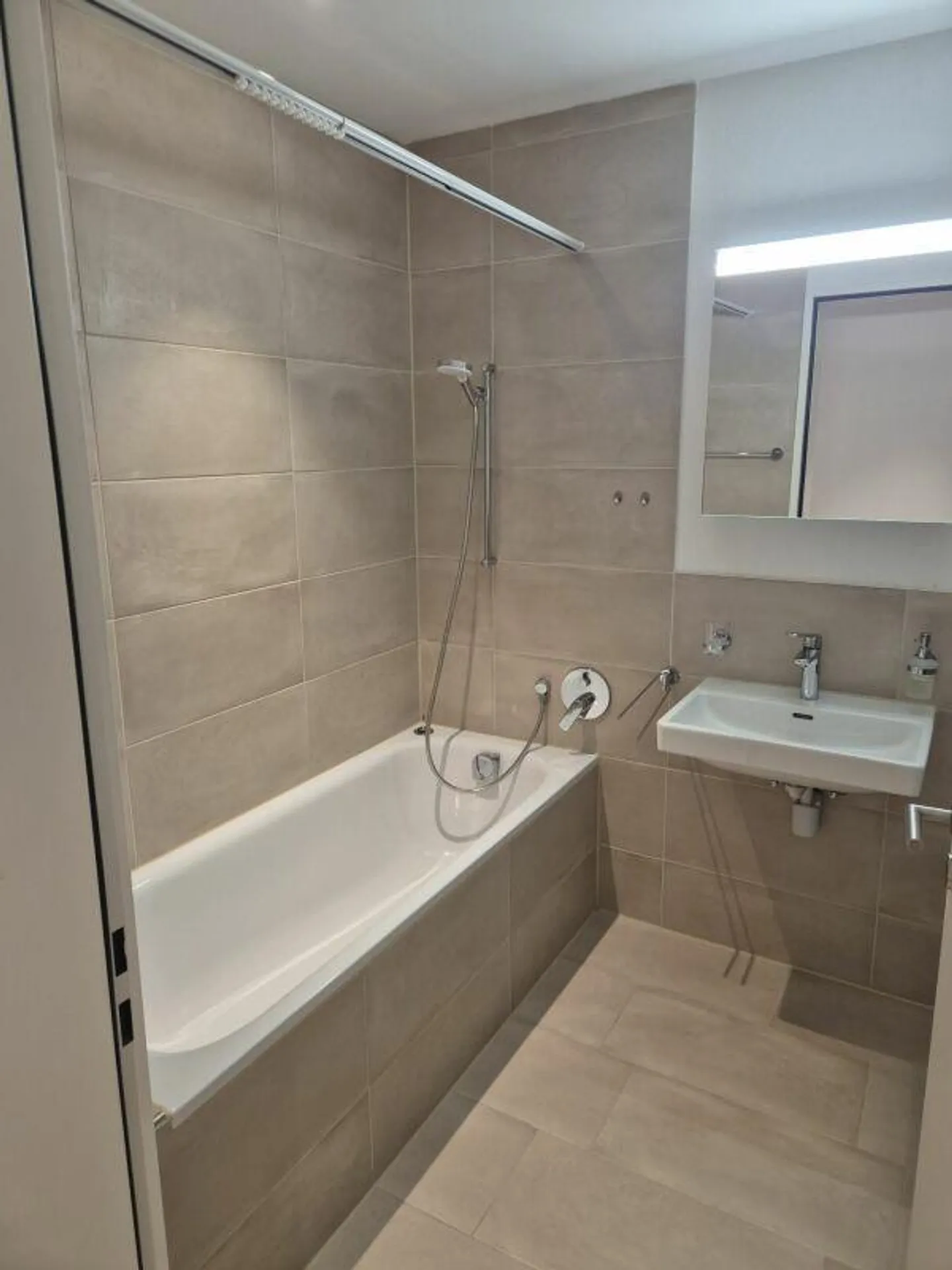 Modernes Apartment in Lommiswil - Foto 6 von 11