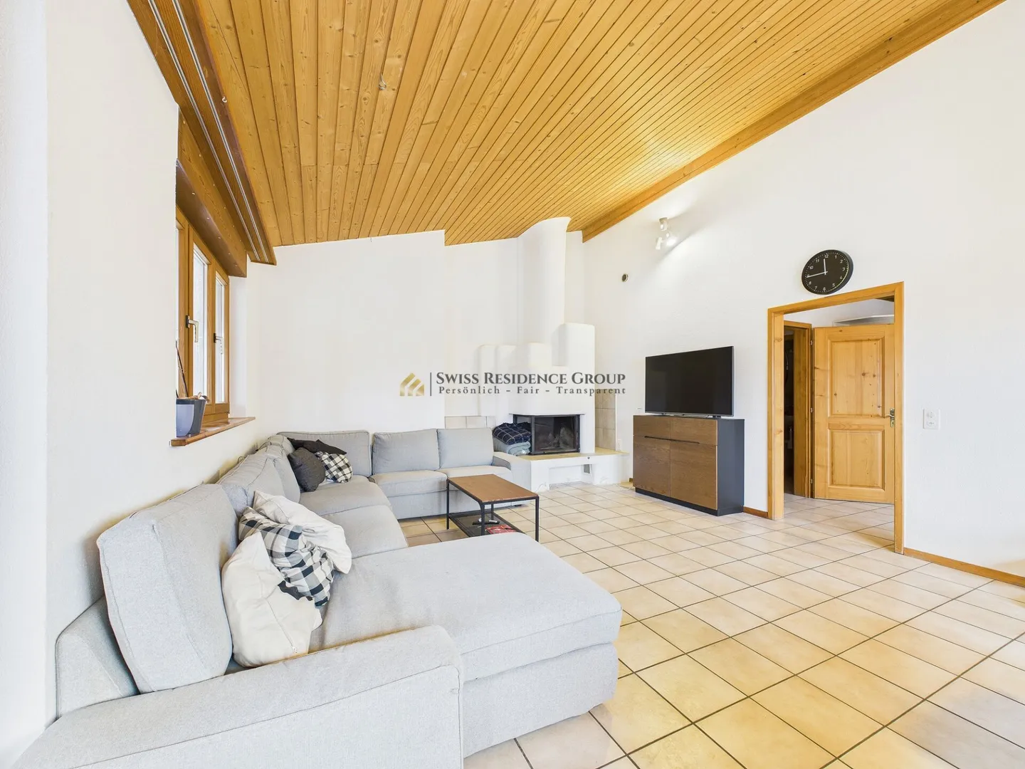 Wohnen wie im eigenen Haus- mit Cheminée, Gartenparadies & Pool - Foto 1 von 14