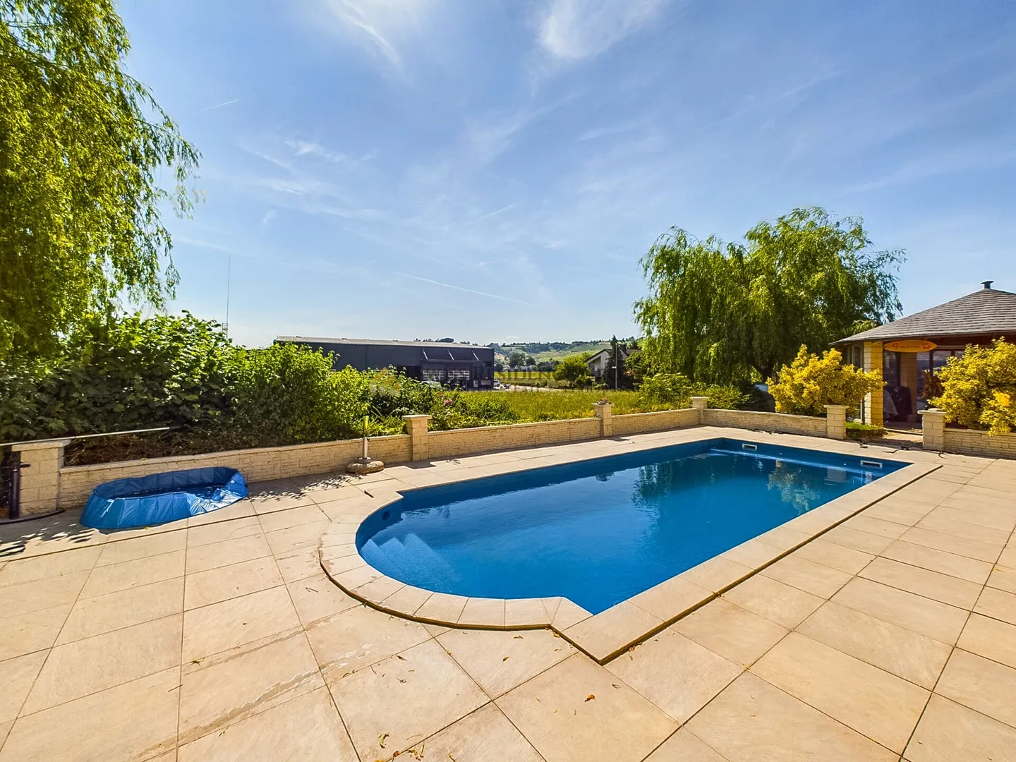 Wohnen wie im eigenen Haus- mit Cheminée, Gartenparadies & Pool - Foto 13 von 14