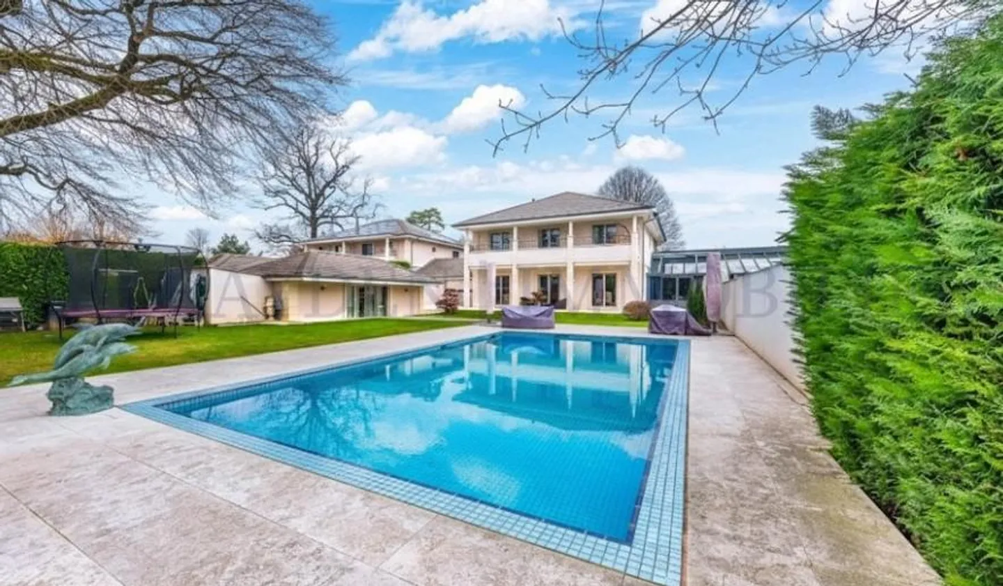 Villa of Exception with a Pool and Pool House - Photo 1 of 15