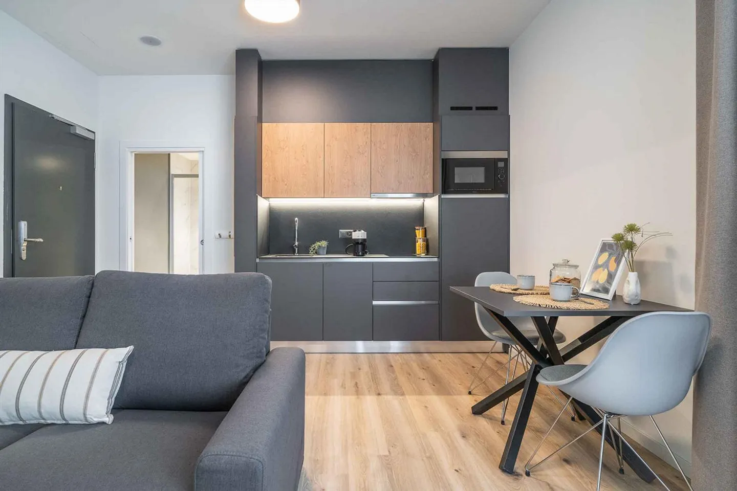 City Pop - Apartments in Basel, next to the train station - Photo 1 of 11