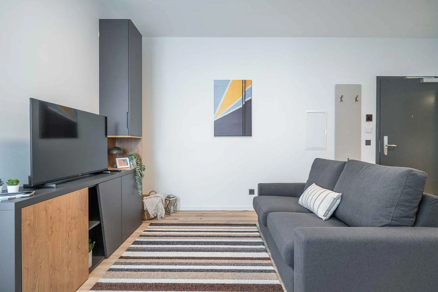 City Pop - Apartments in Basel, next to the train station - Photo 2 of 11