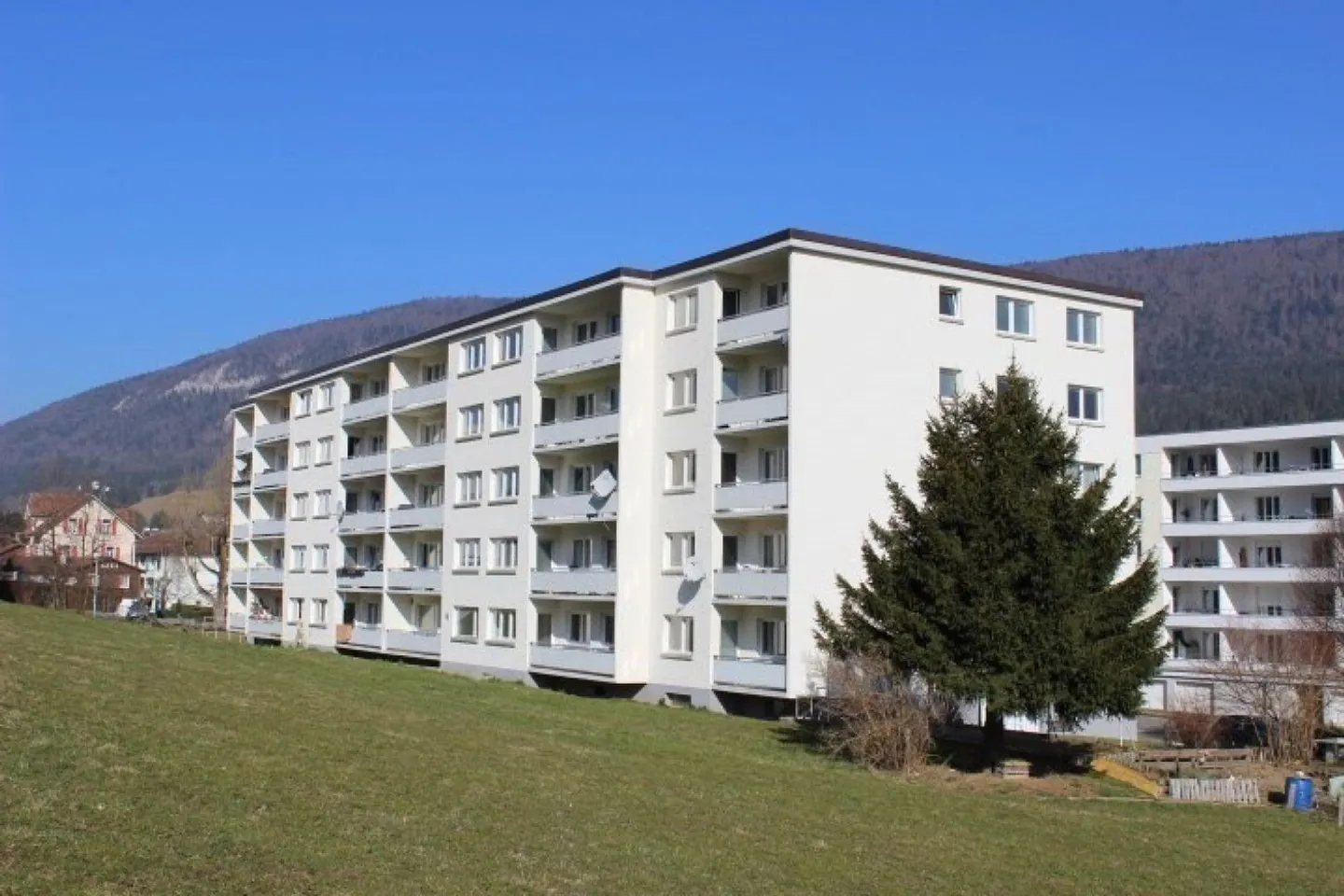 Charmant appartement 2 pièces - Photo 2 sur 7