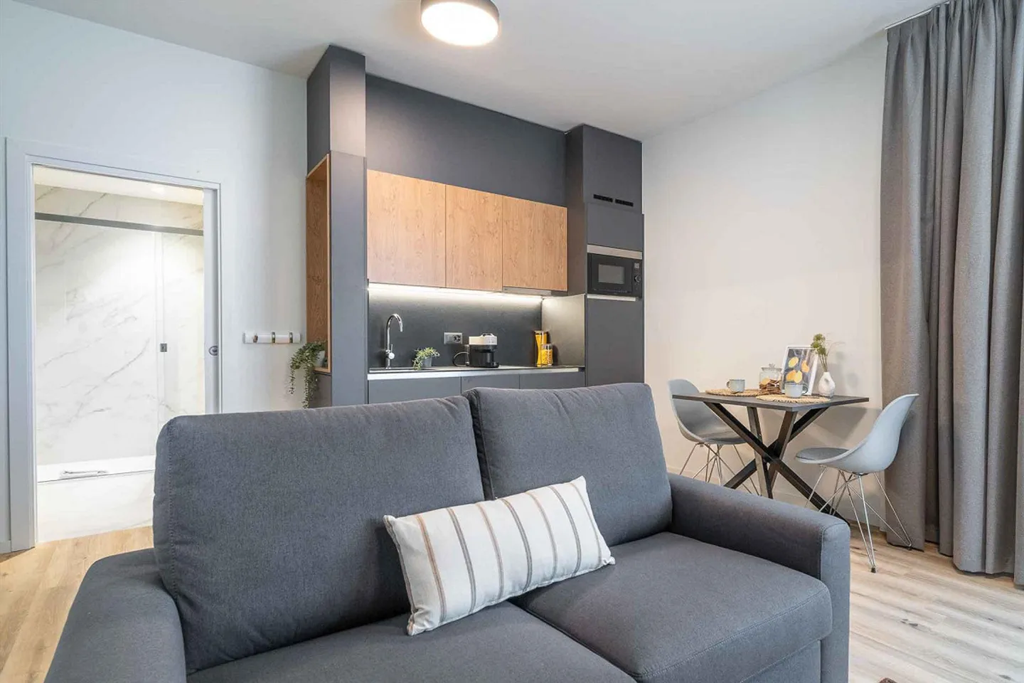 City Pop - Apartments in Basel, next to the train station - Photo 8 of 11