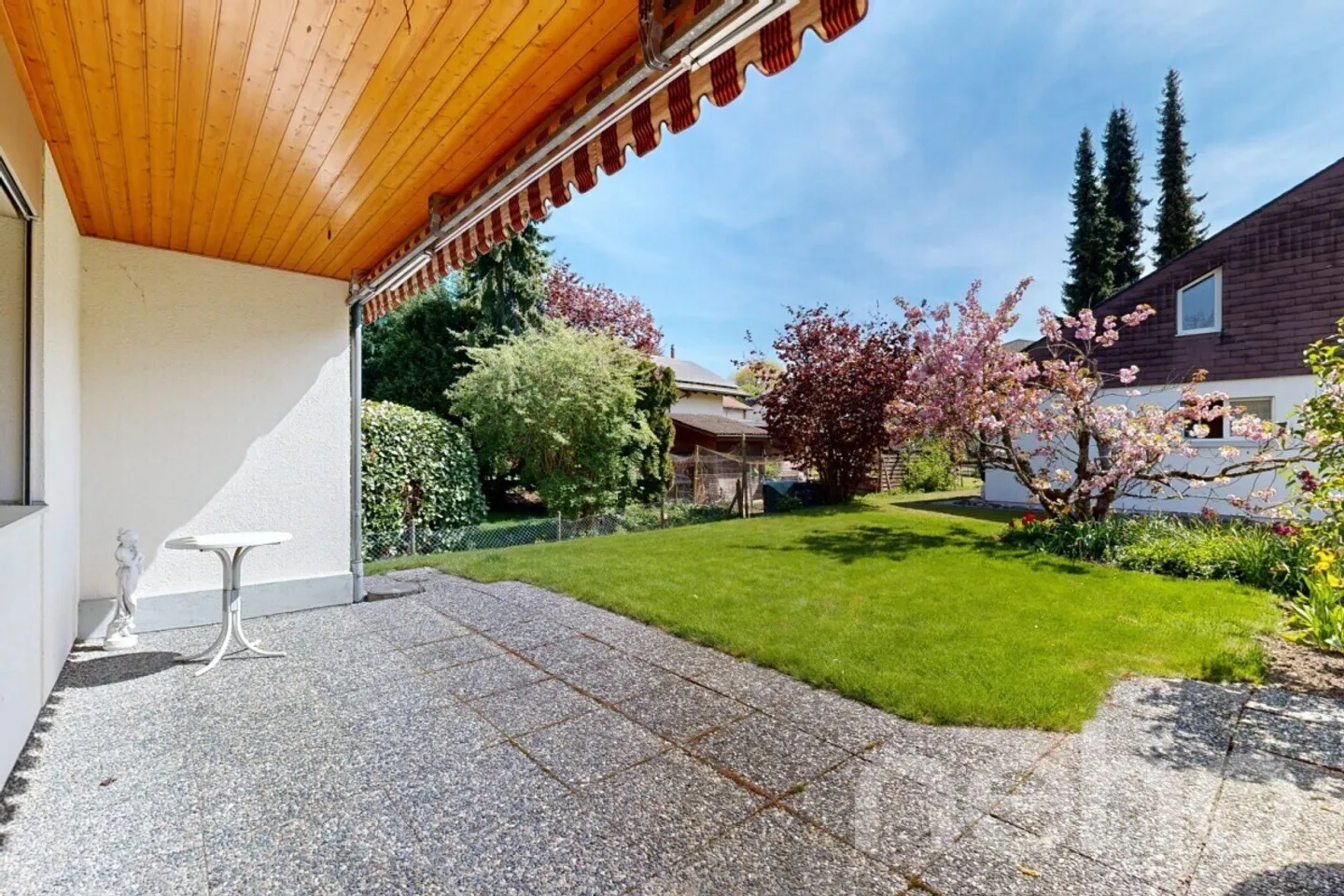 Maison individuelle avec beaucoup de potentiel et grand jardin à Huttwil - Photo 3 sur 12