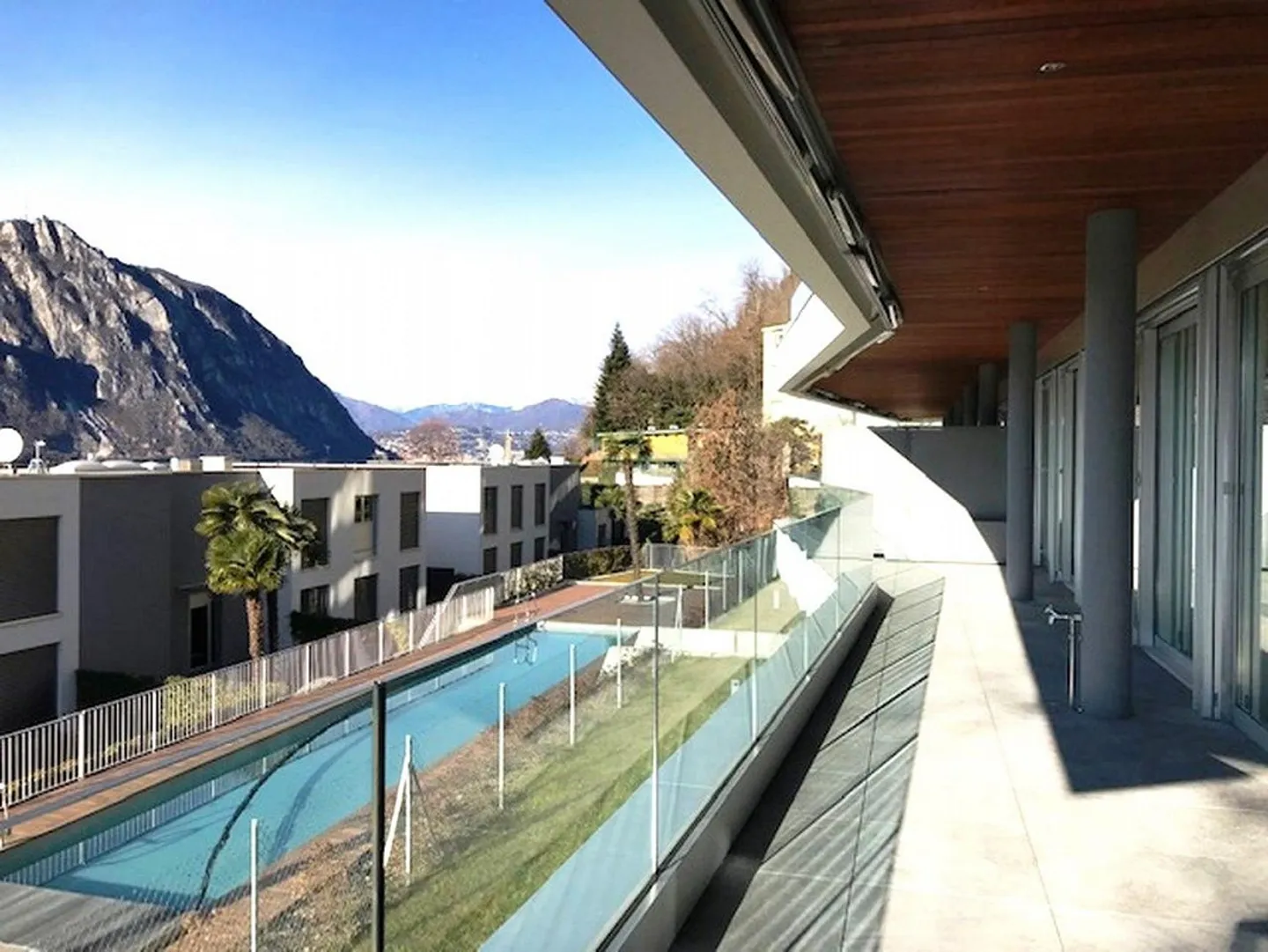 MODERN 3.5-ROOM APARTMENT WITH LAKE VIEW - Photo 1 of 12