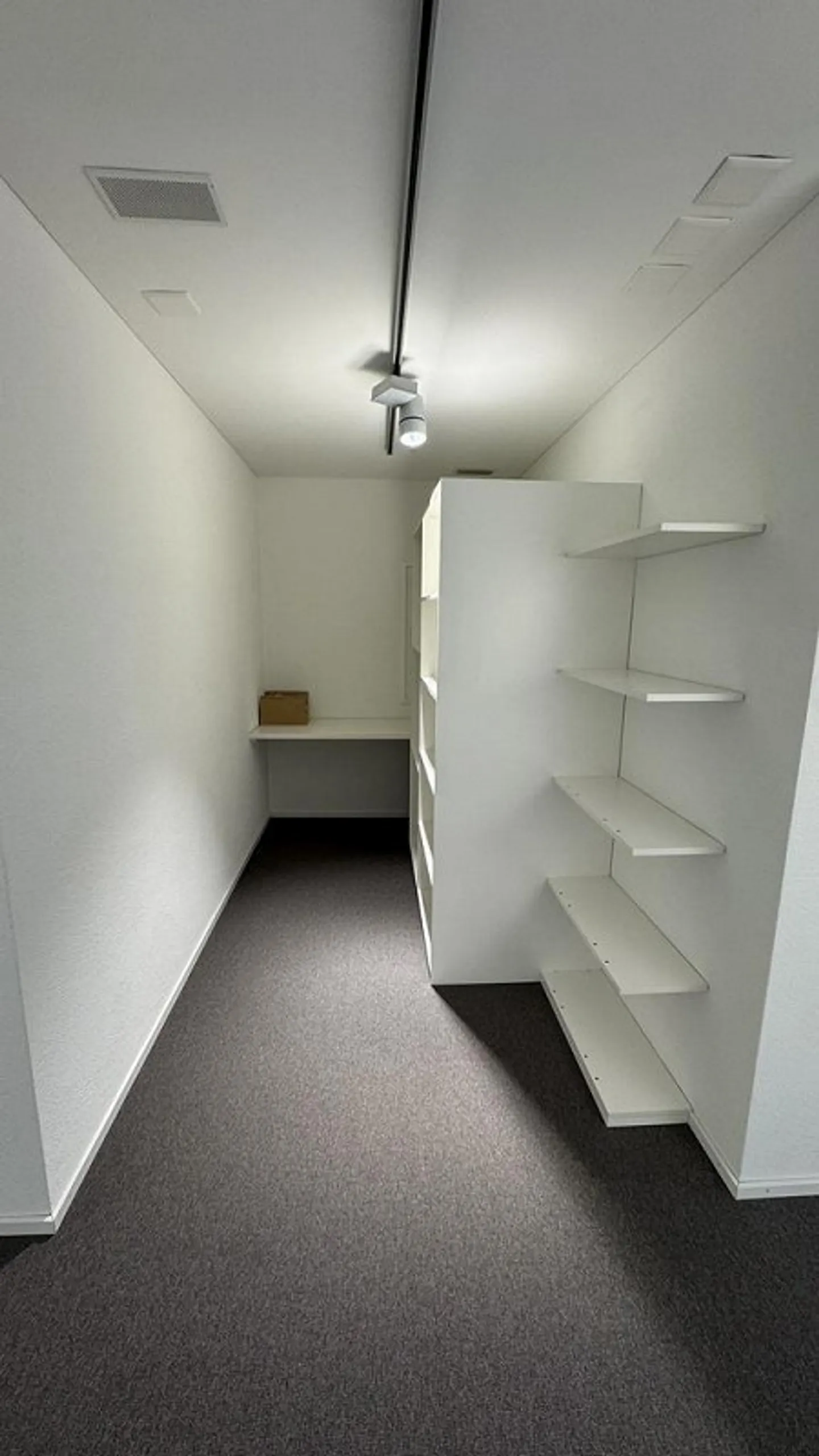 Attractive office location - Move in & 1 month rent-free - Photo 5 of 8