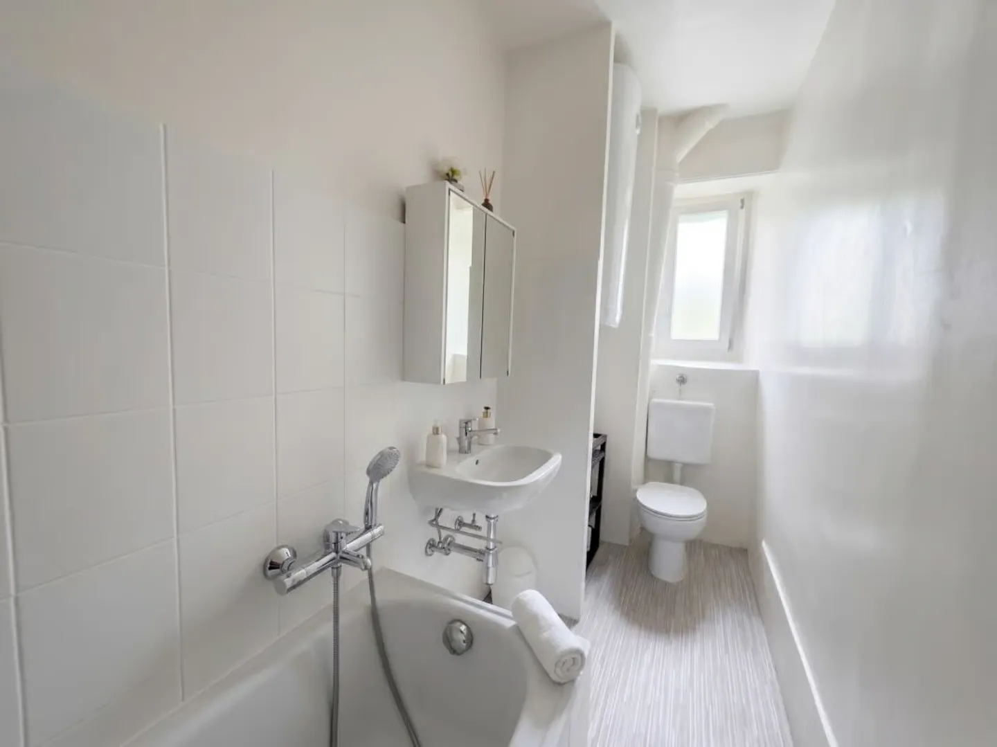 Charming 3.5-room apartment in Locle - Ideal for living or rental investment / turnkey Airbnb - Photo 5 of 6