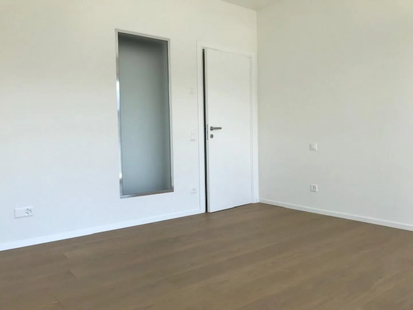 MODERN 3.5-ROOM APARTMENT WITH LAKE VIEW - Photo 7 of 12