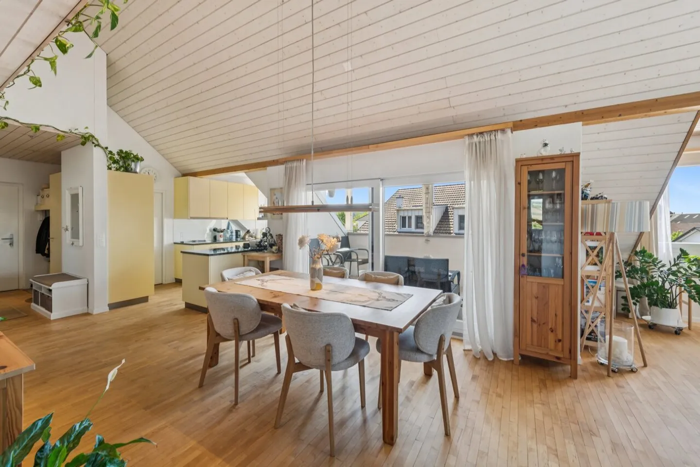 Stilvolle Wohnung mit Terrasse - Foto 2 von 6