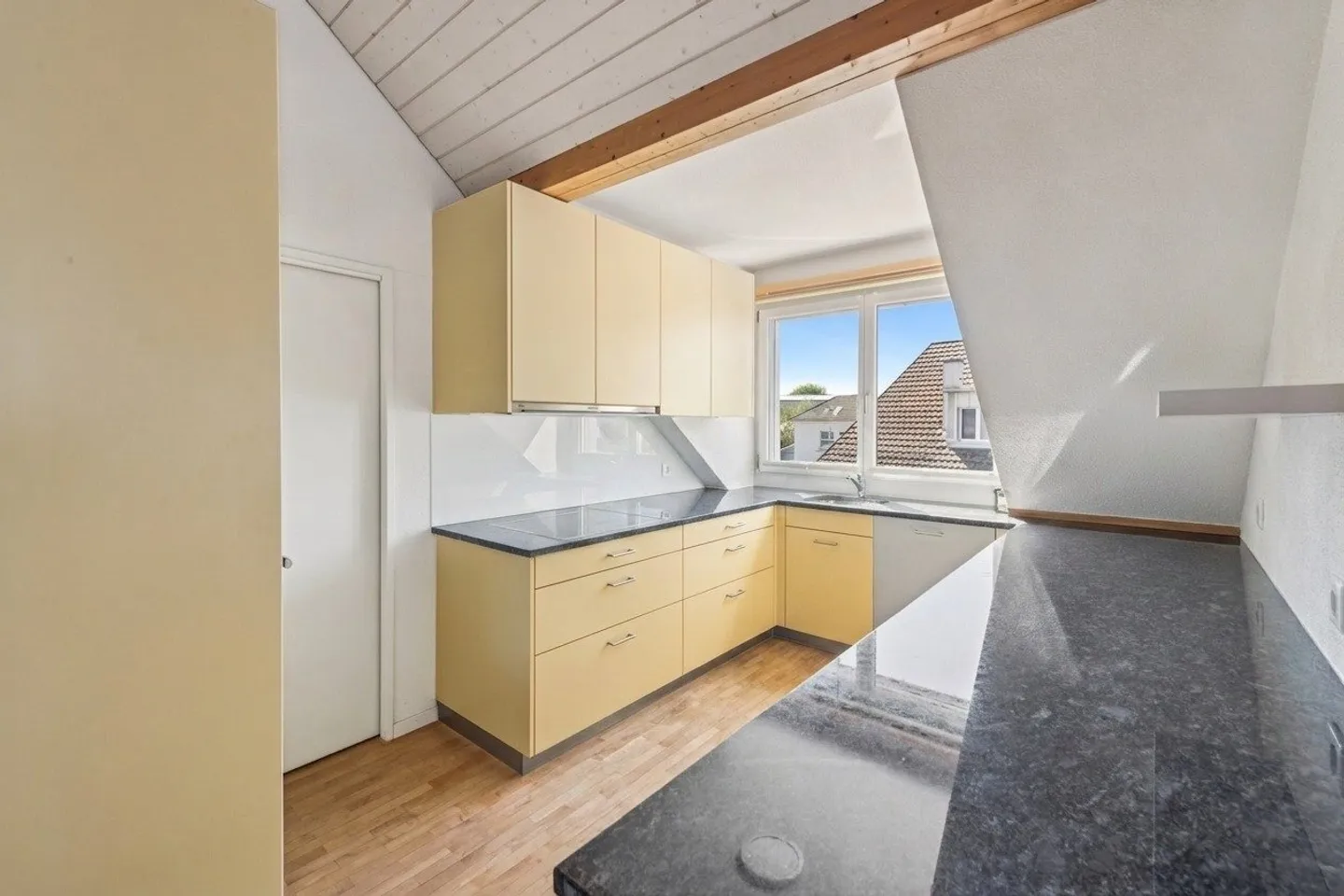 Stilvolle Wohnung mit Terrasse - Foto 3 von 6