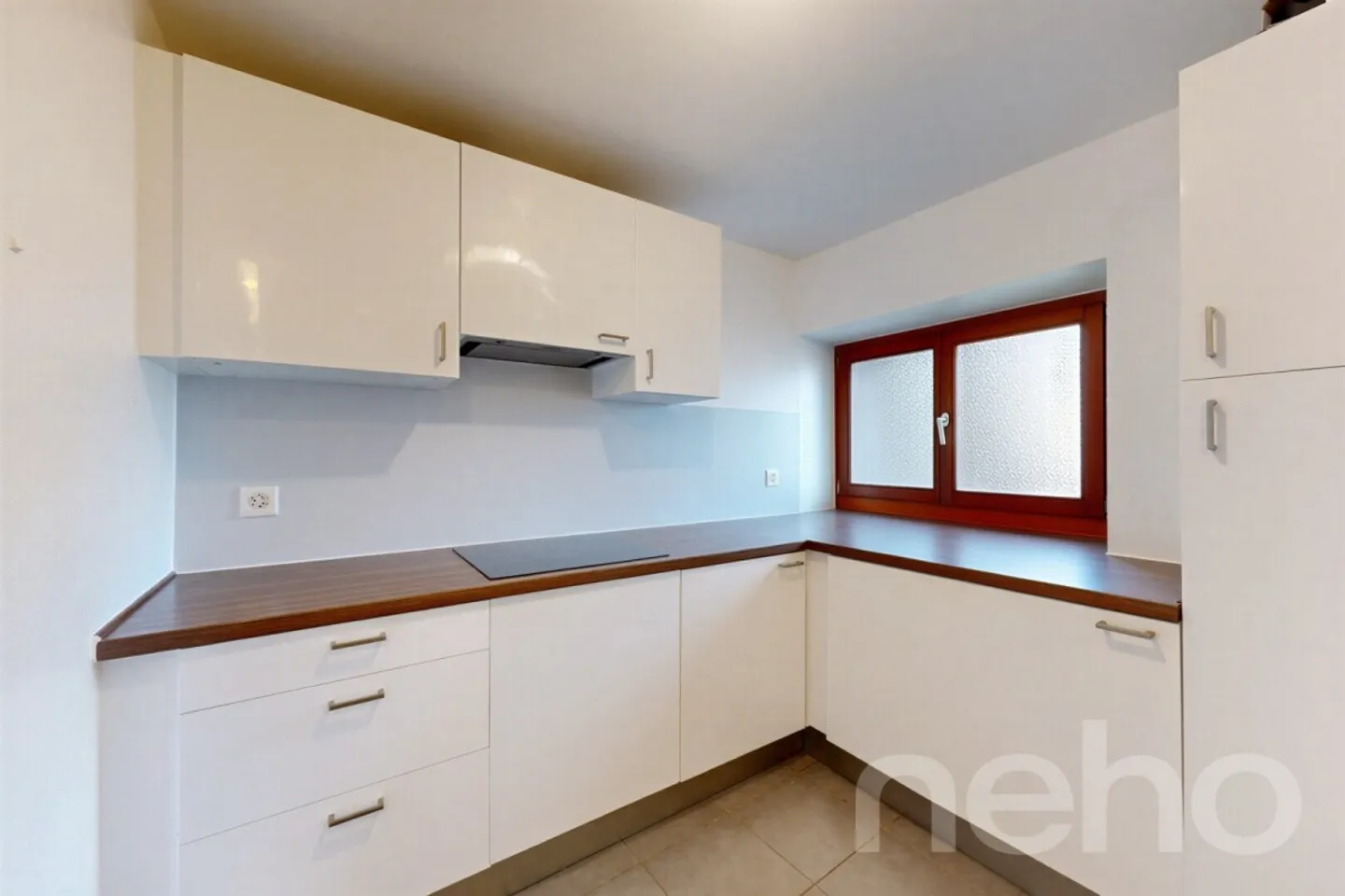 Charming studio of 34 m² with parking space and large cellar - Photo 2 of 10