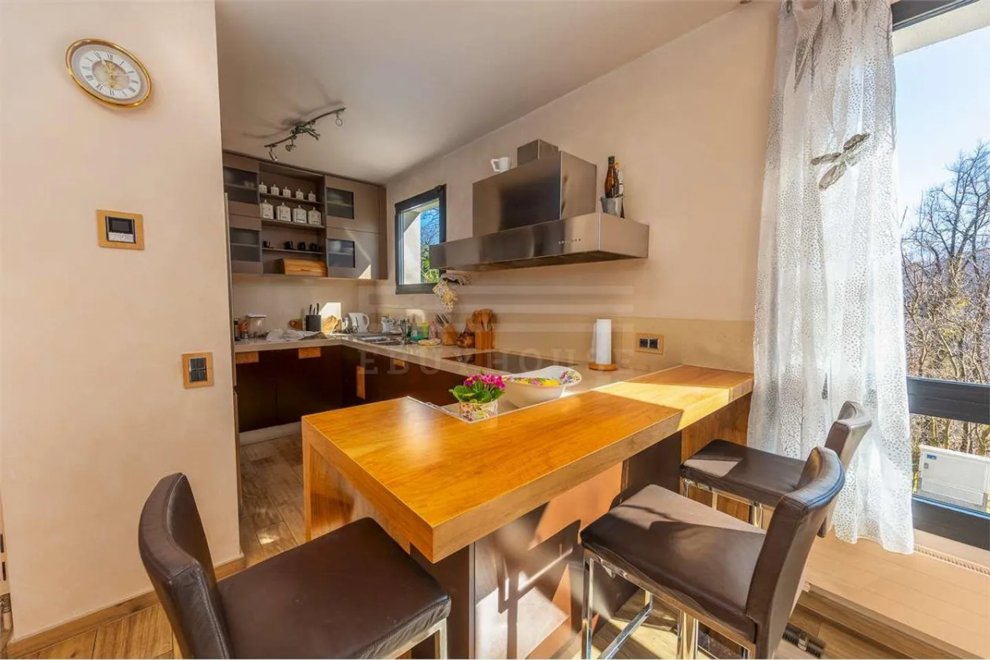 Exclusive Country House with Pool in Collina d'Oro - Photo 10 of 13