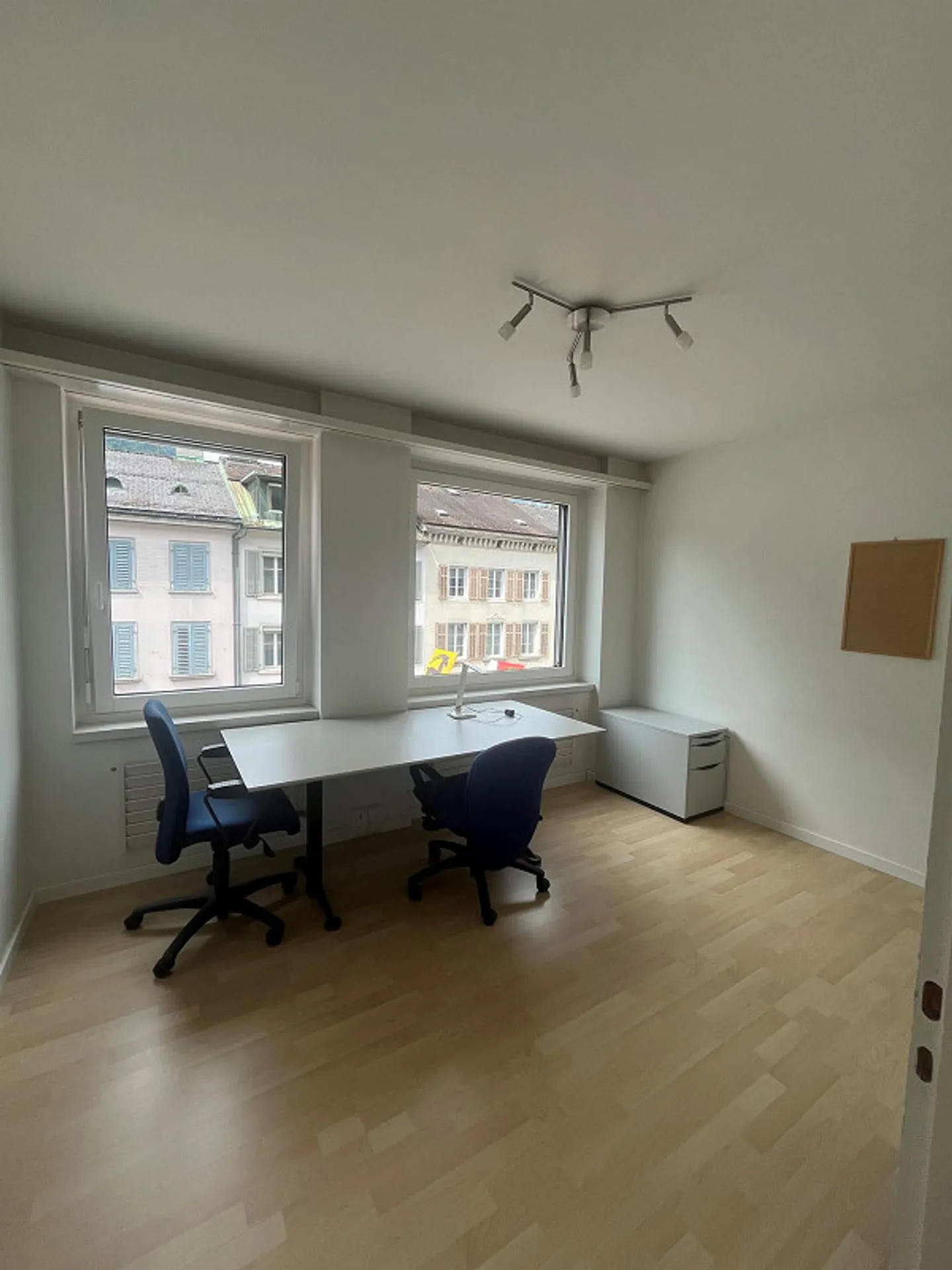 Büro im Zentrum von Glarus - Foto 2 von 3