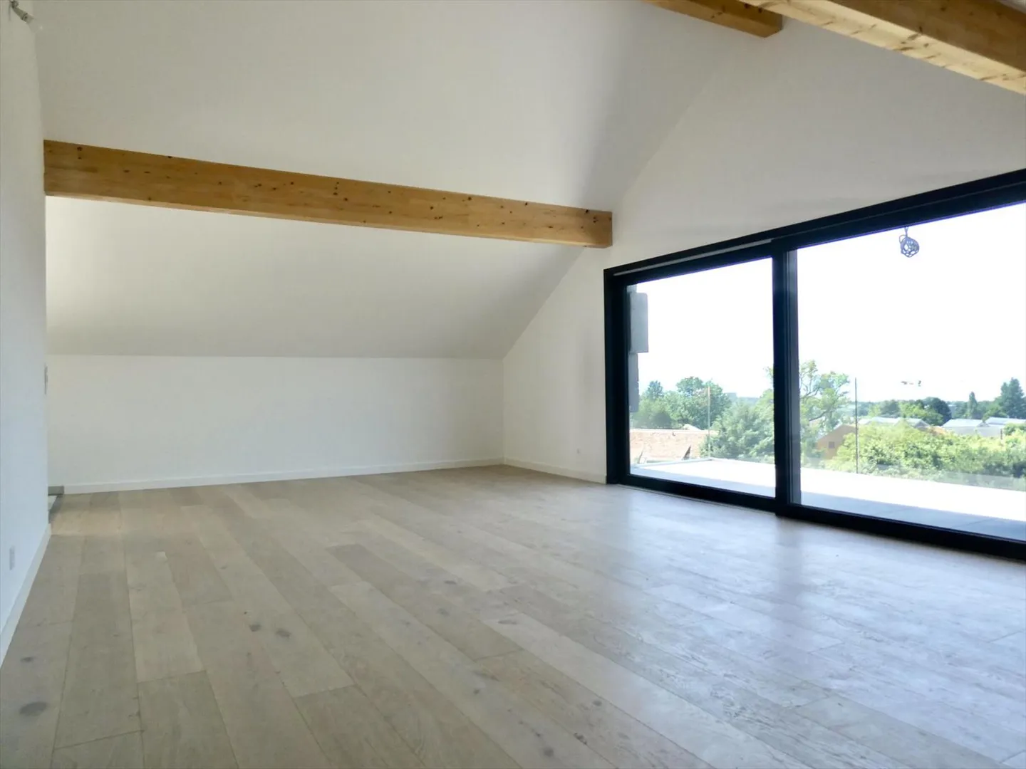 Top Floor 3.5 Rooms - Photo 1 of 5