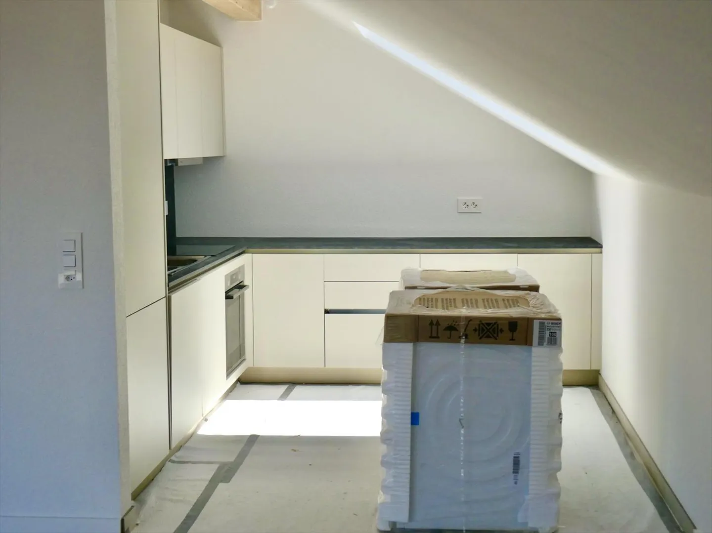 Top Floor 3.5 Rooms - Photo 2 of 5