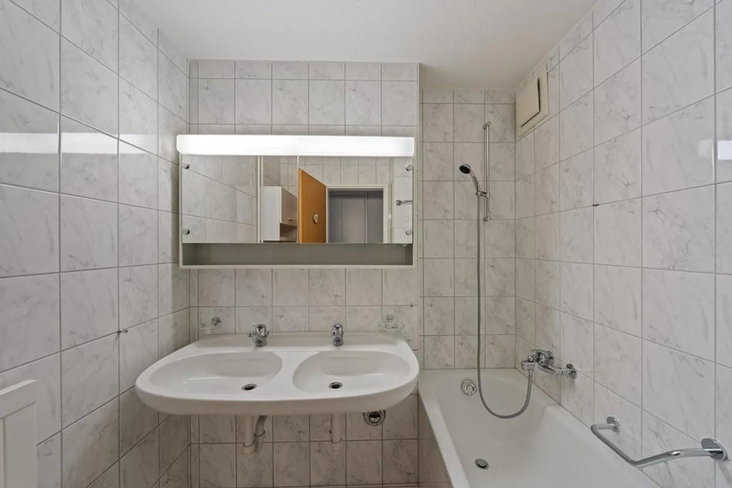 Ruhiges Wohnquartier mit Blick auf den See - Foto 9 von 9