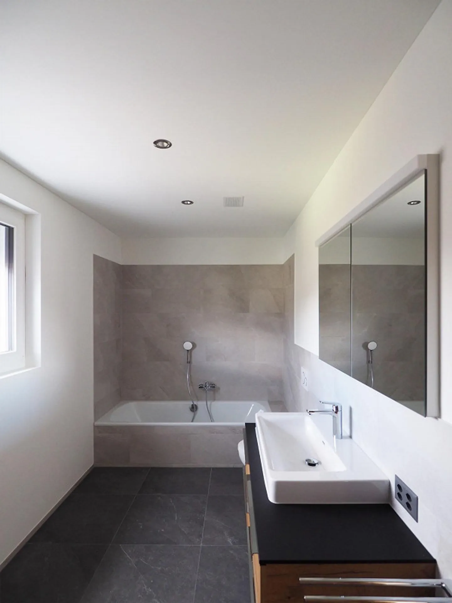 Belle appartement de 3,5 pièces au centre du village - Photo 3 sur 6