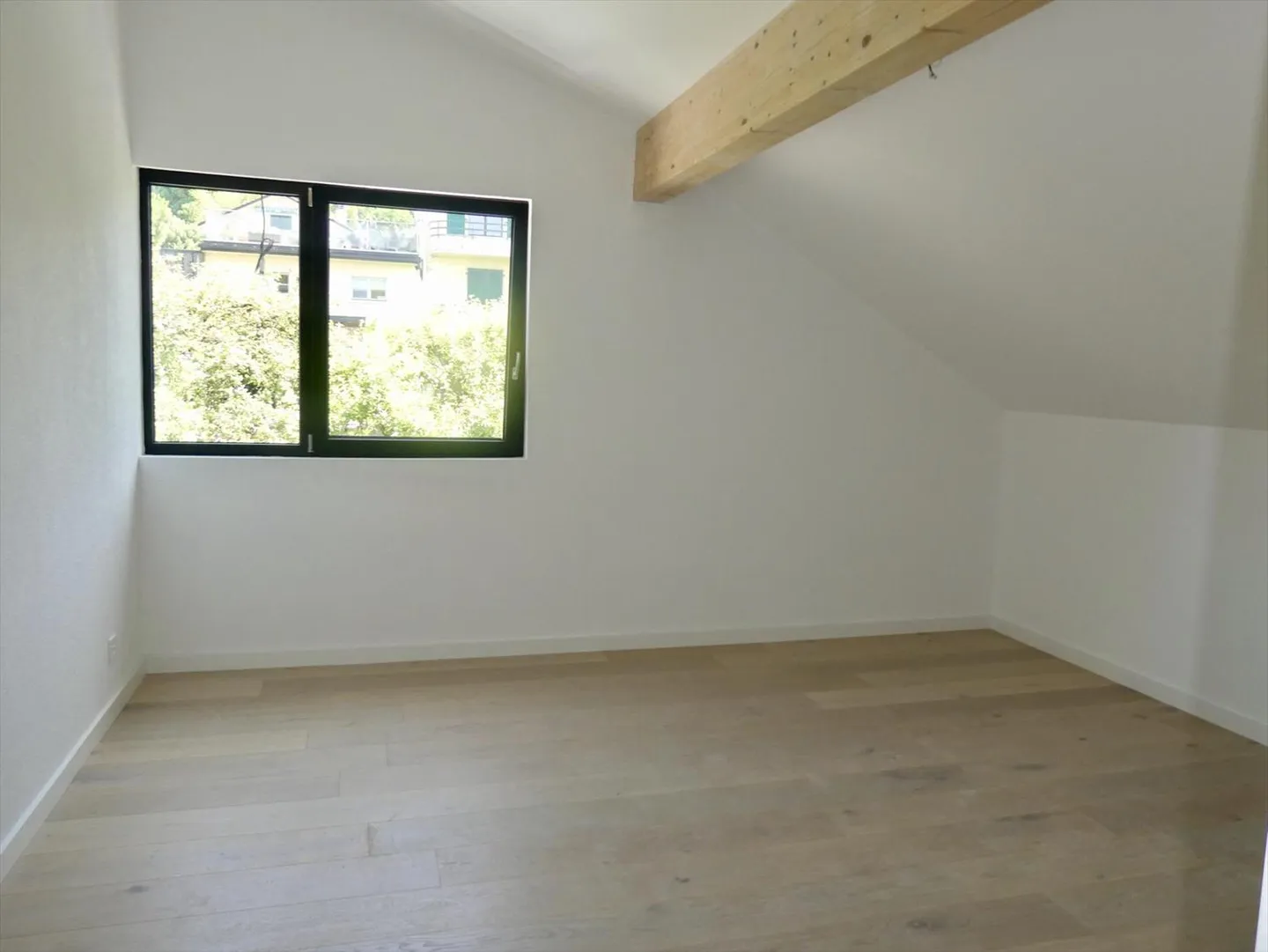 Top Floor 3.5 Rooms - Photo 4 of 5