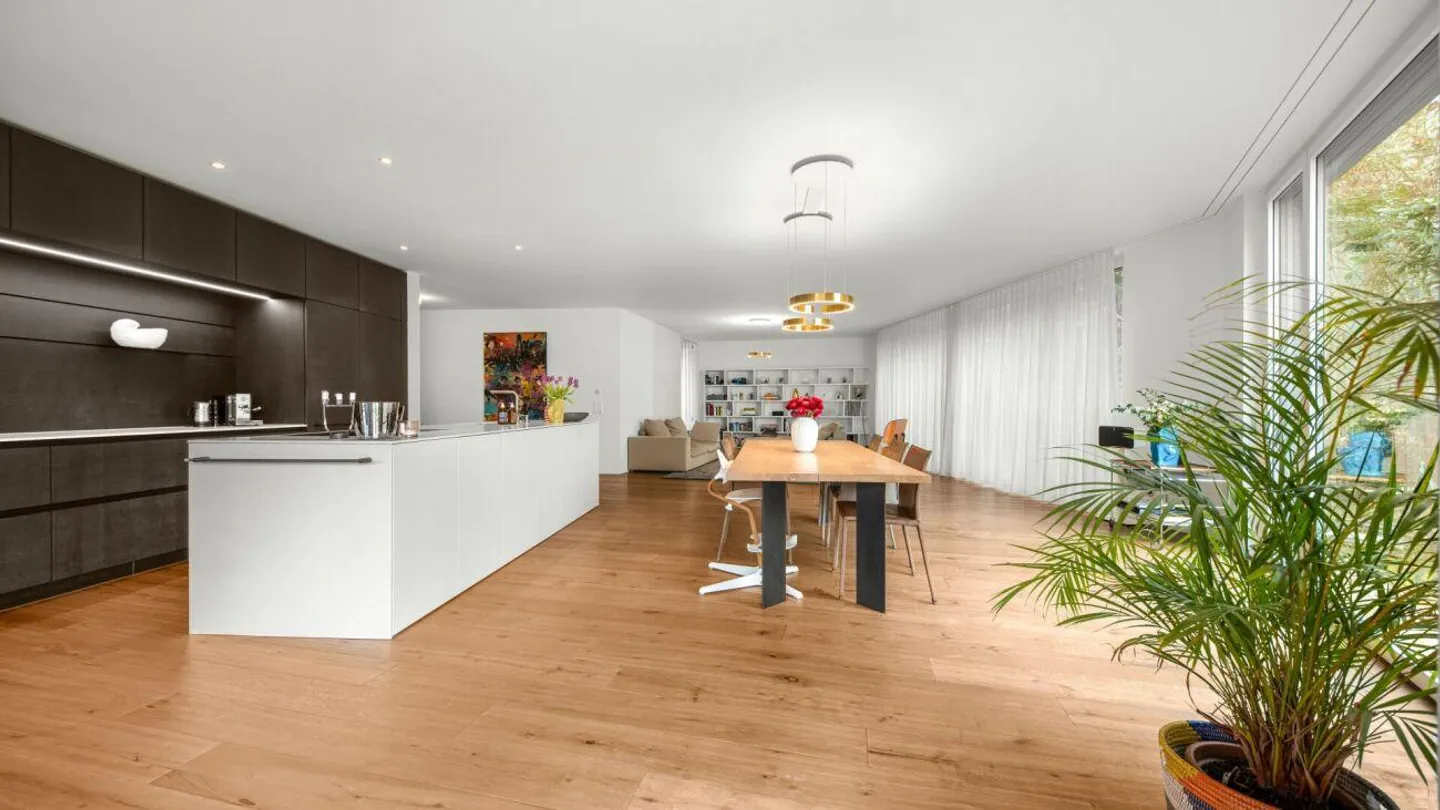 Exklusive 5.5-Zimmer-Gartenwohnung mit vielen Highlights im Belleri... - Foto 8 von 12