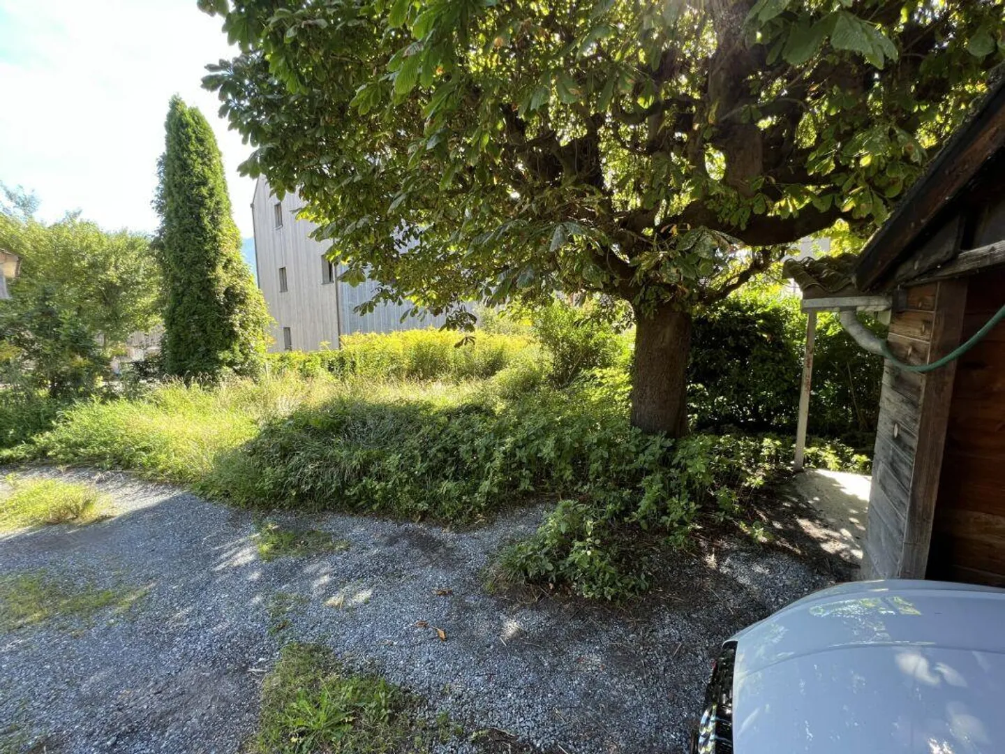 MAISON RÉSIDENTIELLE HISTORIQUE AVEC POTENTIEL - INCLUANT UN TERRAIN SUPPLÉMENTAIRE ET DES PARKINGS - Photo 5 sur 14
