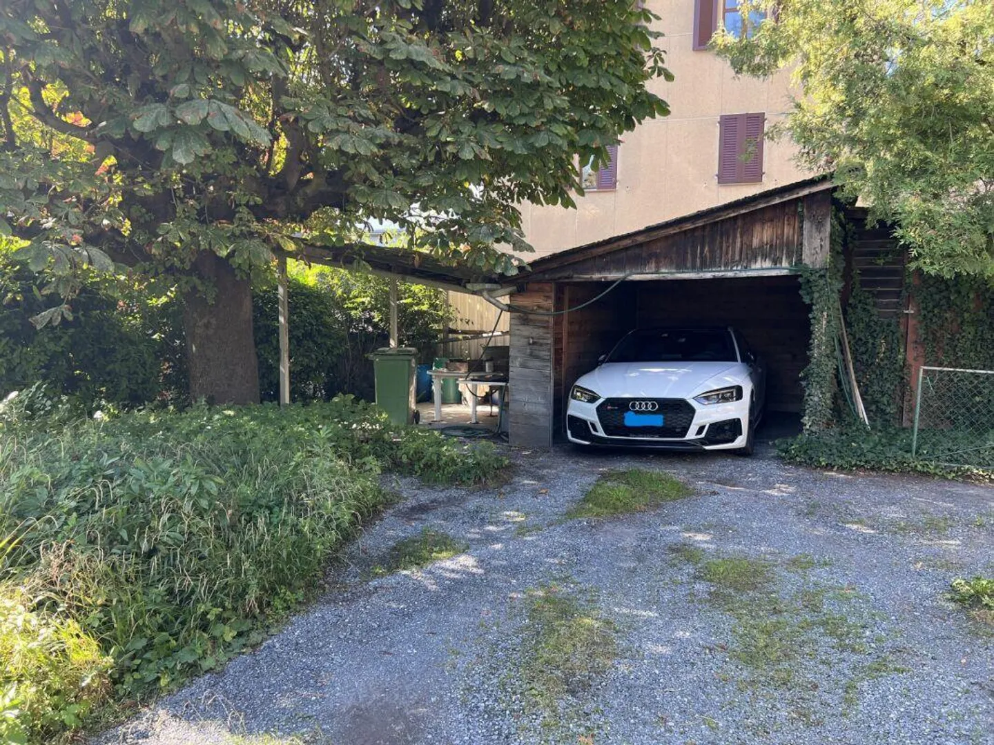 MAISON RÉSIDENTIELLE HISTORIQUE AVEC POTENTIEL - INCLUANT UN TERRAIN SUPPLÉMENTAIRE ET DES PARKINGS - Photo 6 sur 14