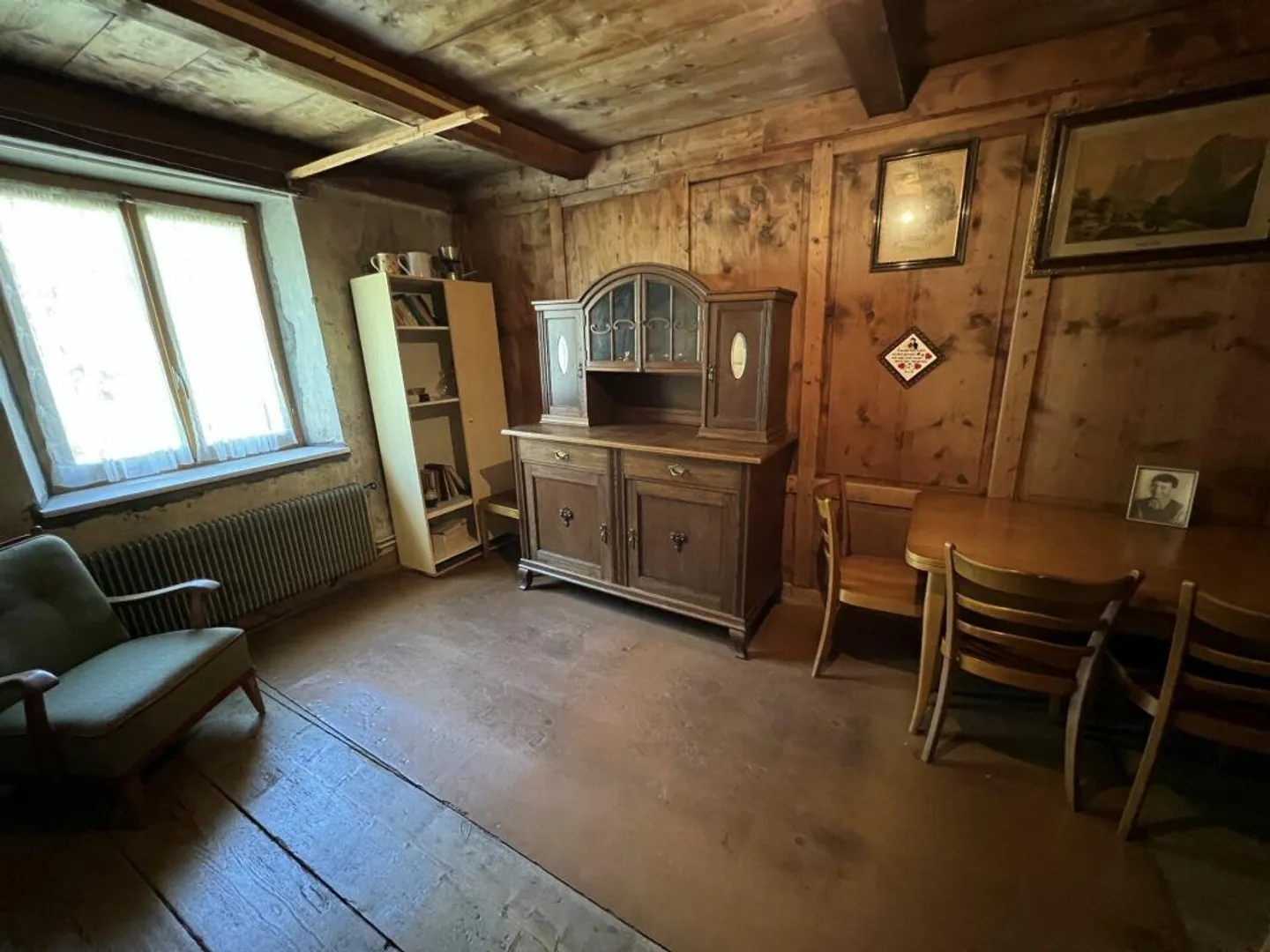 MAISON RÉSIDENTIELLE HISTORIQUE AVEC POTENTIEL - INCLUANT UN TERRAIN SUPPLÉMENTAIRE ET DES PARKINGS - Photo 13 sur 14