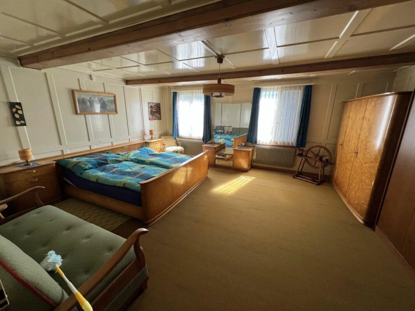 MAISON RÉSIDENTIELLE HISTORIQUE AVEC POTENTIEL - INCLUANT UN TERRAIN SUPPLÉMENTAIRE ET DES PARKINGS - Photo 9 sur 14