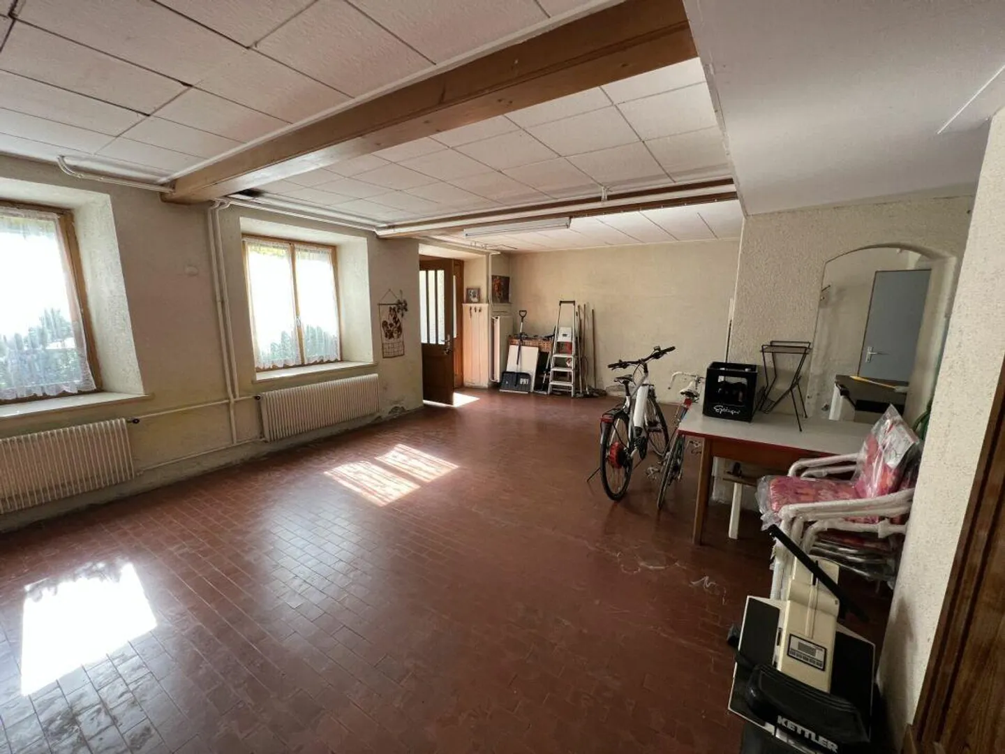 MAISON RÉSIDENTIELLE HISTORIQUE AVEC POTENTIEL - INCLUANT UN TERRAIN SUPPLÉMENTAIRE ET DES PARKINGS - Photo 10 sur 14