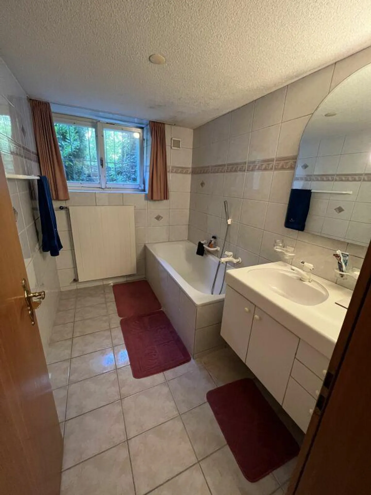 MAISON RÉSIDENTIELLE HISTORIQUE AVEC POTENTIEL - INCLUANT UN TERRAIN SUPPLÉMENTAIRE ET DES PARKINGS - Photo 11 sur 14