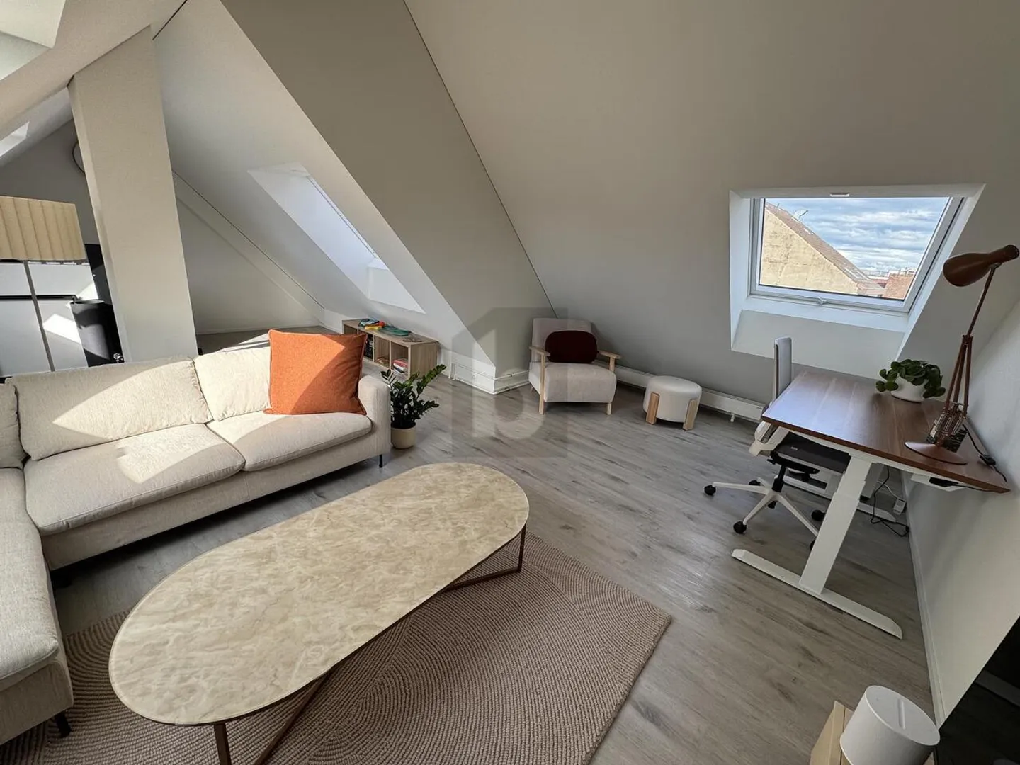 MEUBLÉ, RÉNOVÉ - MAISON IMMÉDIATE - Photo 2 sur 6