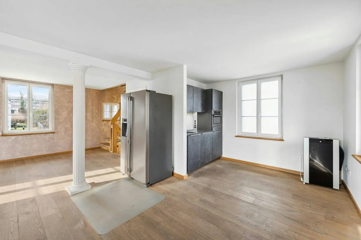 Villa pour usage commercial à Aesch - Environnement de travail moderne et élégant... - Photo 5 sur 10