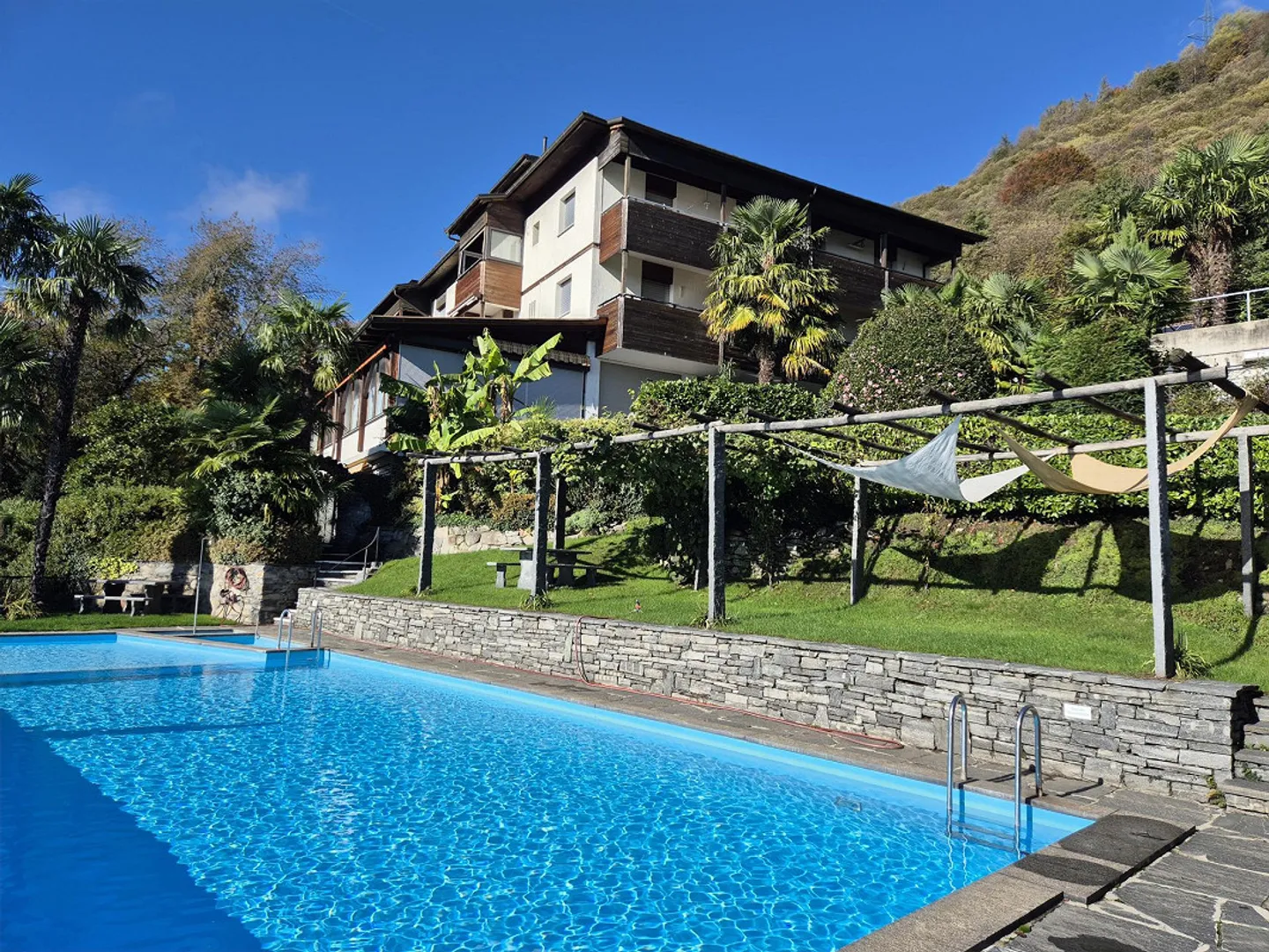 Appartamento per vacanze con residenza secondaria, vista lago da sogno + piscina - Foto 4 di 12