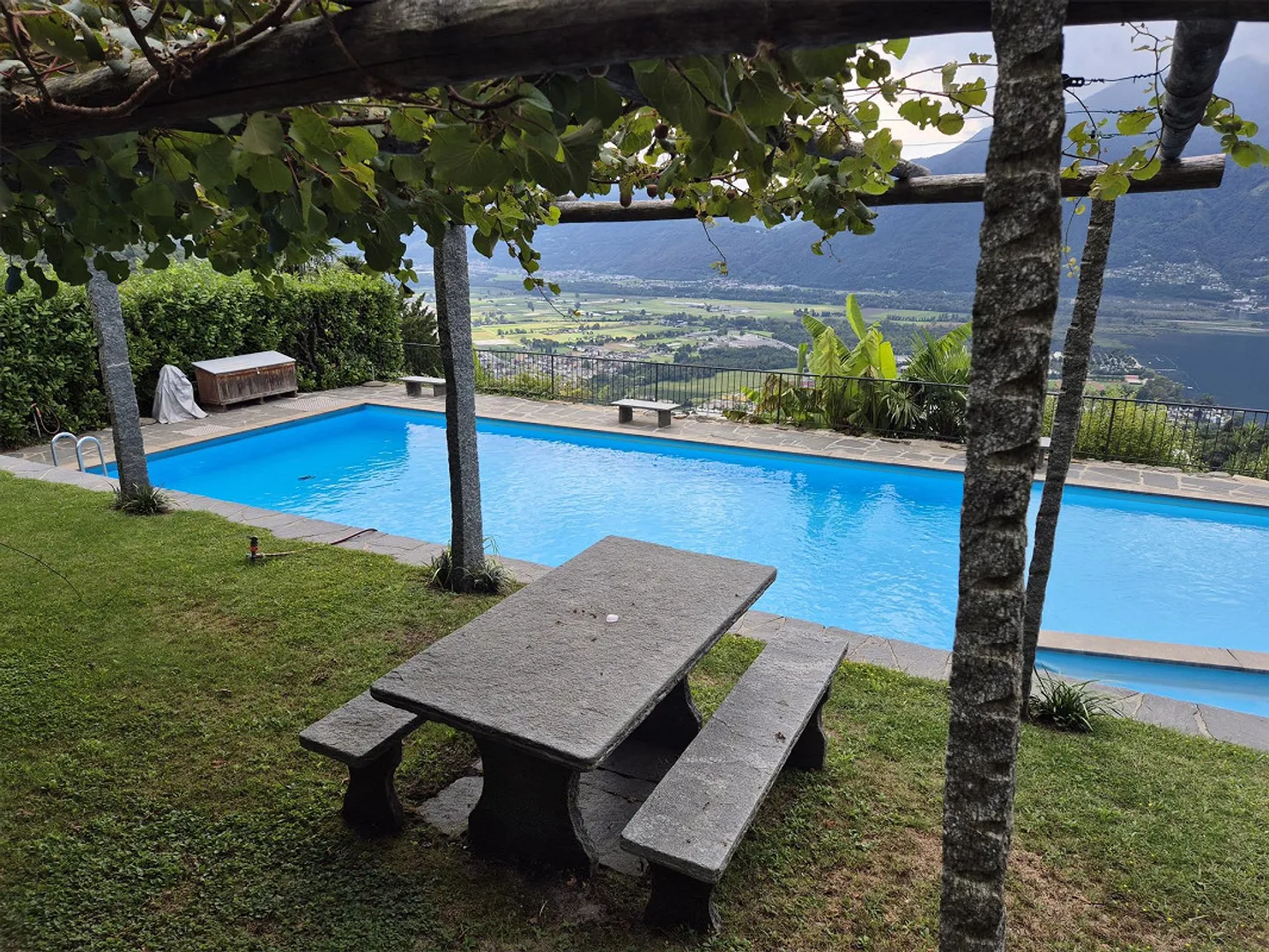 Appartamento per vacanze con residenza secondaria, vista lago da sogno + piscina - Foto 2 di 12