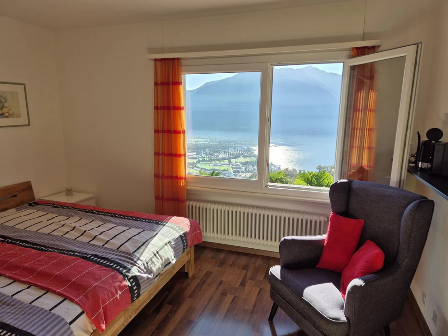 Appartamento per vacanze con residenza secondaria, vista lago da sogno + piscina - Foto 3 di 12