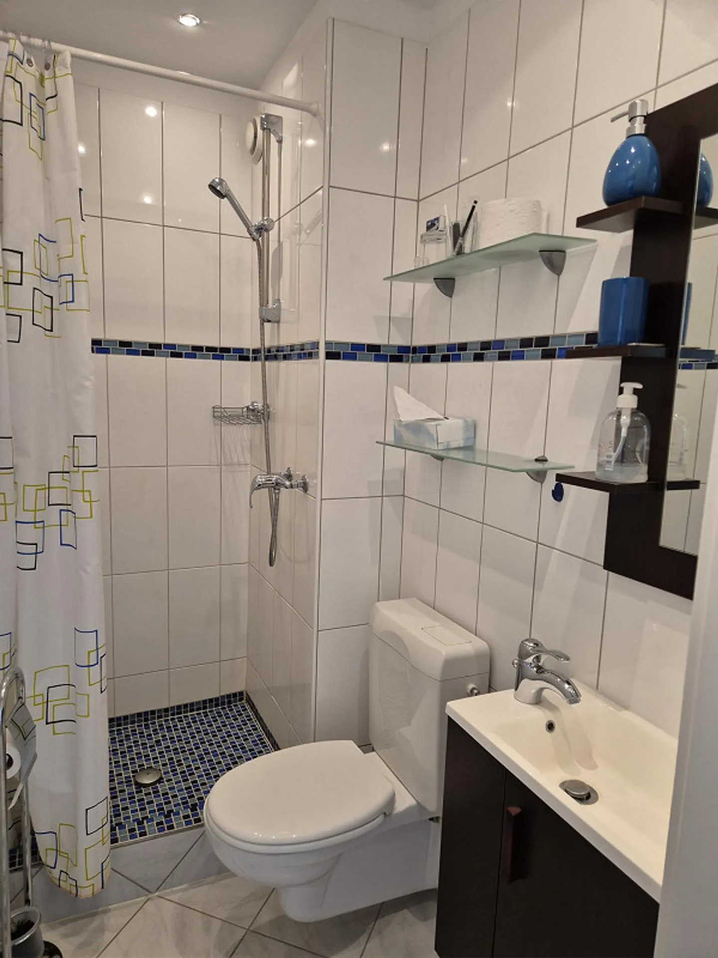 Appartamento per vacanze con residenza secondaria, vista lago da sogno + piscina - Foto 9 di 12